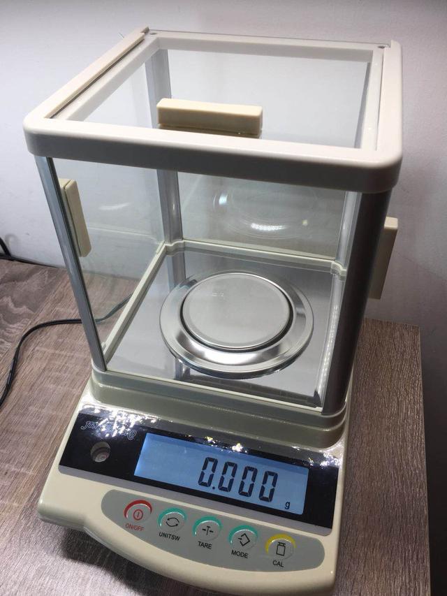 如何鉴定翡翠的真假，翡翠怎么鉴定真假你一定要了解（肉眼鉴别翡翠真伪不是难事）