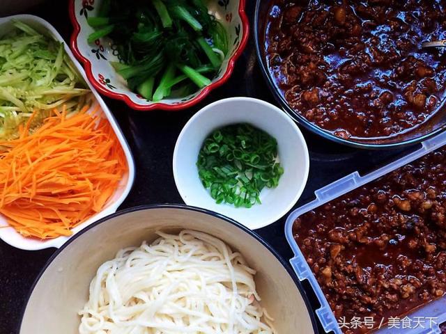 秘制炸酱面用什么酱好吃，做炸酱面关键是酱料要选对