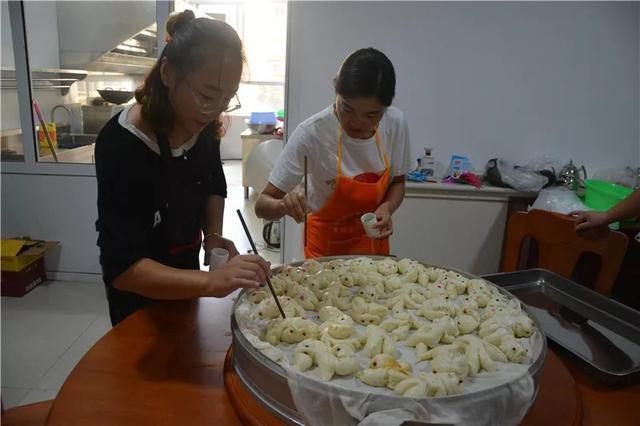 花馍馍的花样做法图解，家常花馍馍的捏法（玫瑰花馒头图文详细讲解）