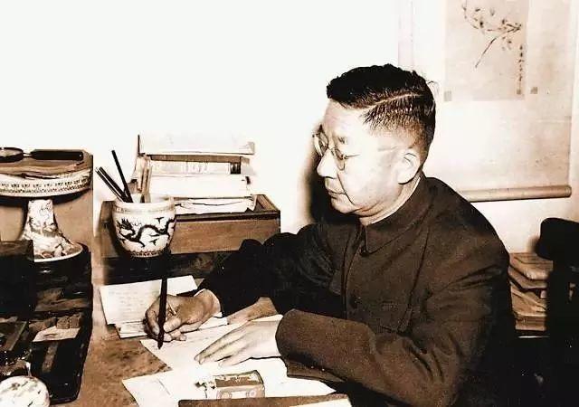 细数20位知名作家笔名背后的故事，著名作家笔名背后的故事