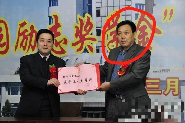 魏大勋老爸身价多少，魏大勋爸爸不是普通人