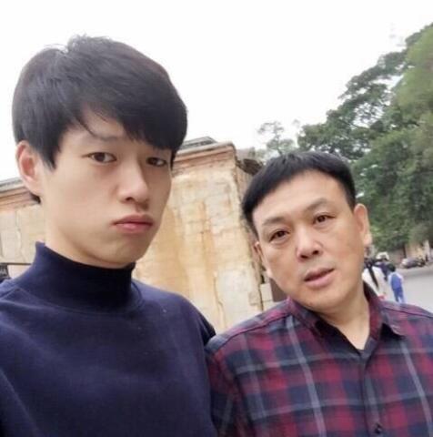 魏大勋老爸身价多少，魏大勋爸爸不是普通人