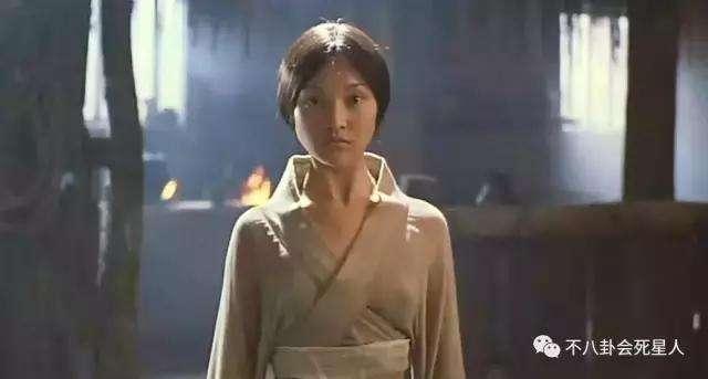 如懿传中的周迅为何总是嘴巴嘟嘟，《如懿传》中周迅的脸真的是一言难尽啊