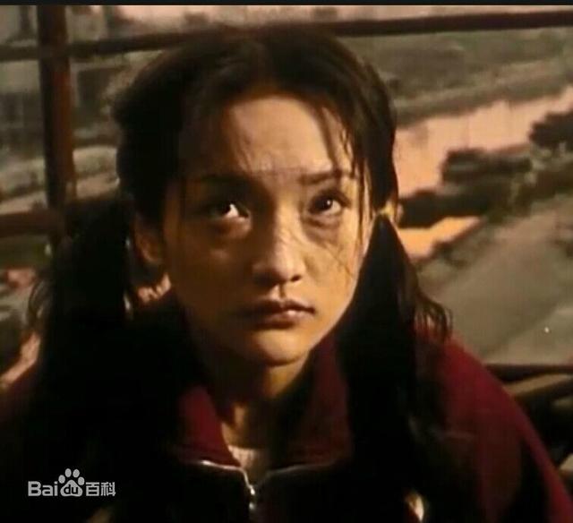 如懿传中的周迅为何总是嘴巴嘟嘟，《如懿传》中周迅的脸真的是一言难尽啊