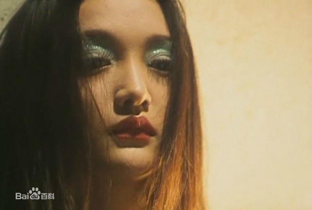 如懿传中的周迅为何总是嘴巴嘟嘟，《如懿传》中周迅的脸真的是一言难尽啊