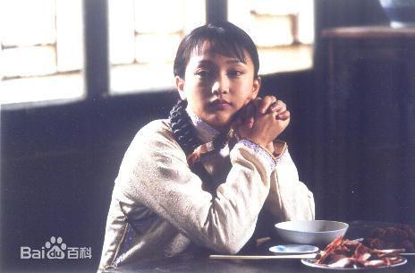 如懿传中的周迅为何总是嘴巴嘟嘟，《如懿传》中周迅的脸真的是一言难尽啊