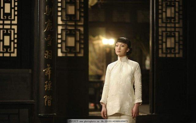 如懿传中的周迅为何总是嘴巴嘟嘟，《如懿传》中周迅的脸真的是一言难尽啊