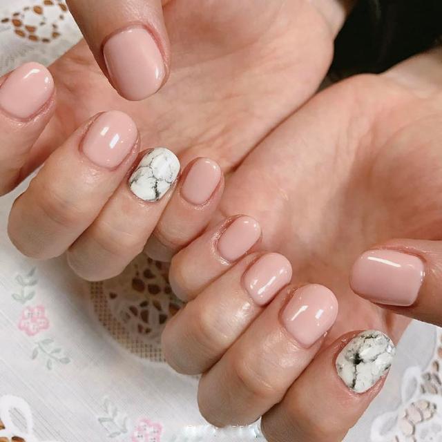 短款温柔系美甲，纯色系温柔美甲