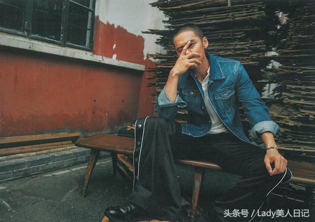 蒋劲夫阳光开朗，停更一年微博发出新动态