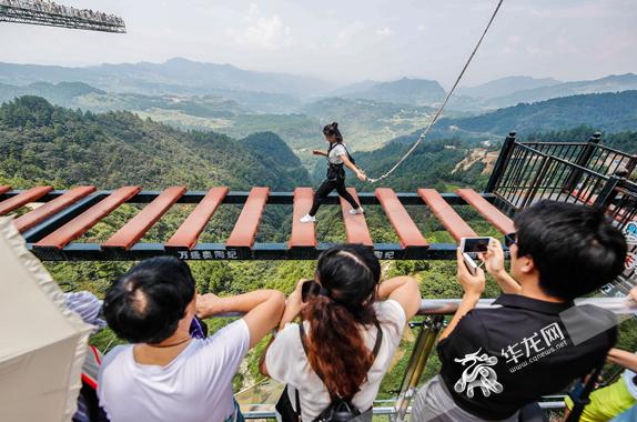 重庆万盛旅游景点有哪些好玩的，重庆旅游打卡必去景点
