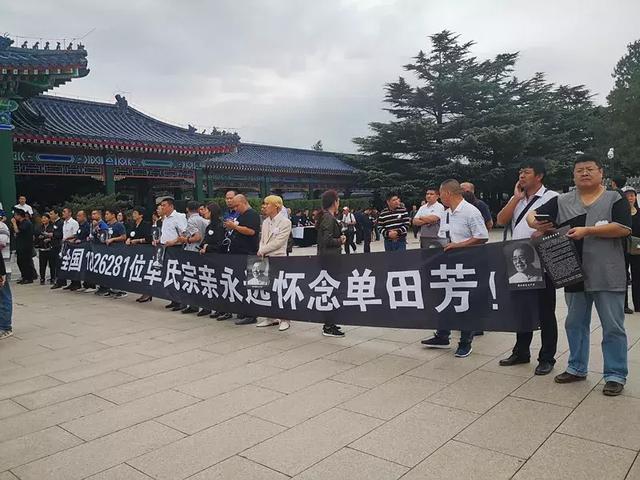 单田芳生平简介，单田芳讲述一生经历（一代评书大师的传奇一生）