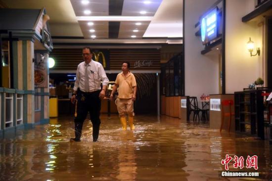 香港天文台的台风风球，香港天文台发十号飓风信号