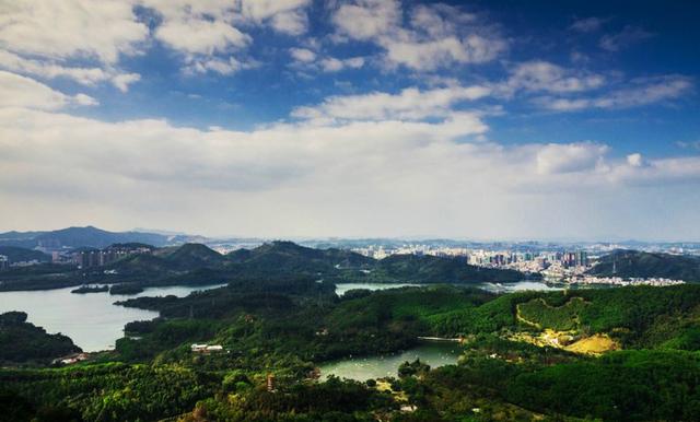 去深圳旅游必去的几个地方有哪些，到深圳旅游有哪些最值得去的地方