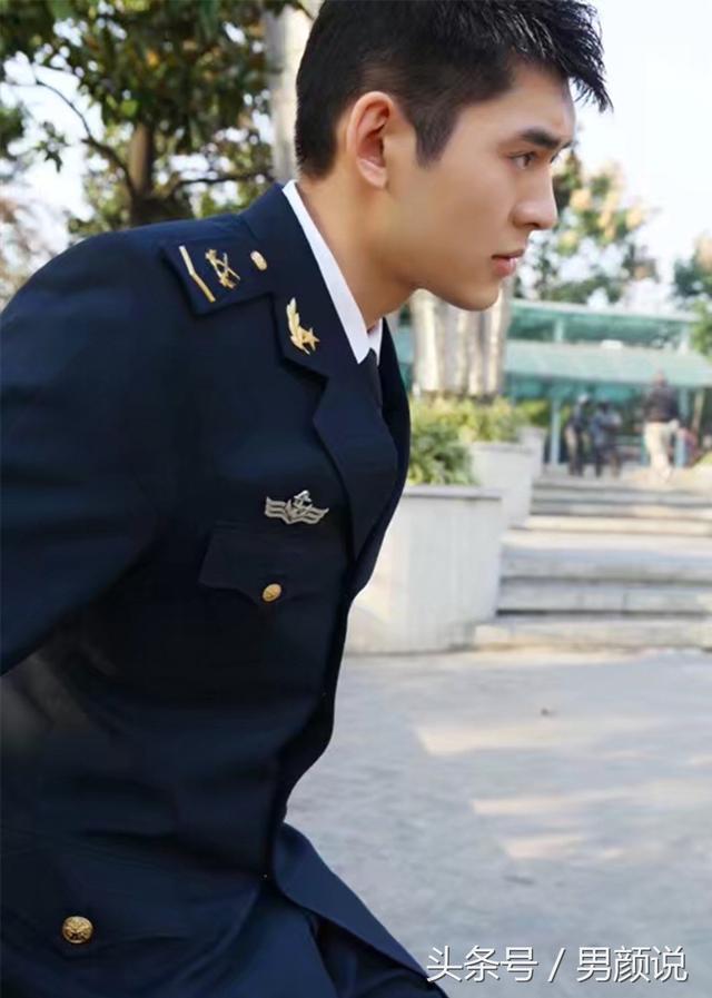 这位演技派肌肉型男，当过真正特种兵的明星