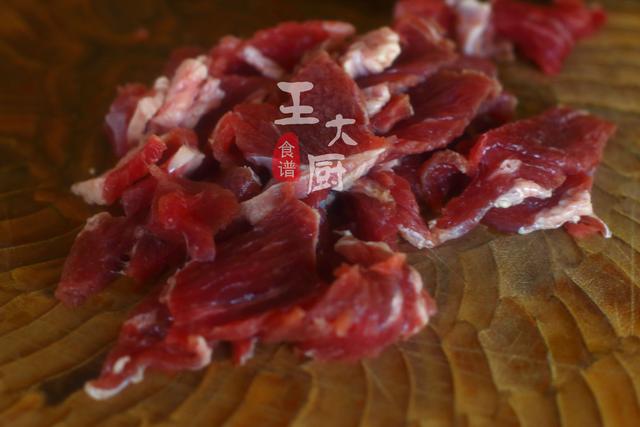 牛肉洋葱怎么炒，洋葱炒牛肉怎么炒得好吃（冬日里来一道牛肉炒洋葱）