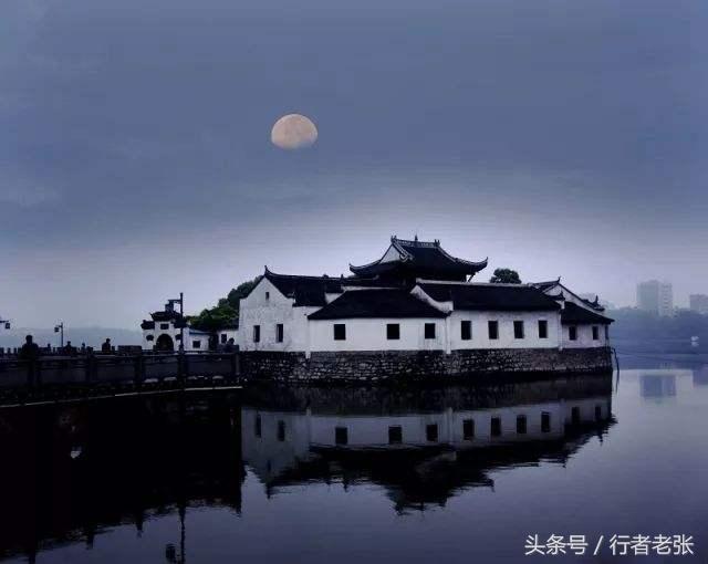 渡荆门送别李白是要去哪，万里长江第四十一镇