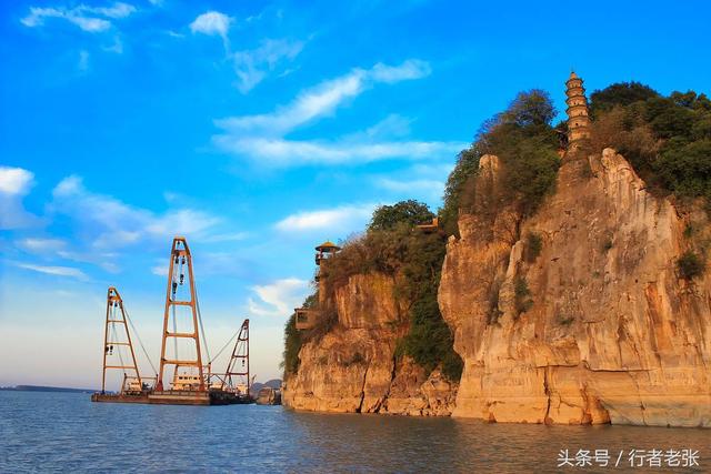 渡荆门送别李白是要去哪，万里长江第四十一镇