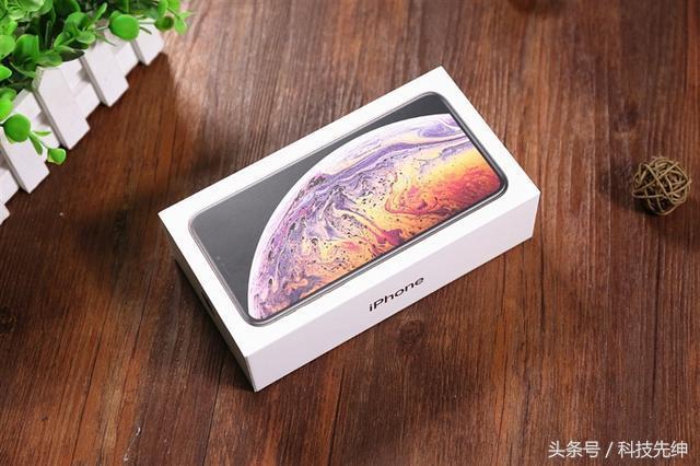 苹果xsmax什么时候出的，iphone xs max上市时间及价格（MAX全球首碎）