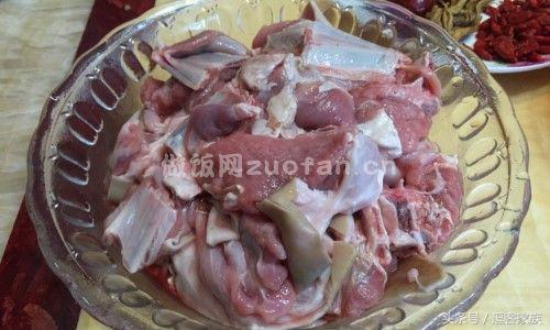羊肉火锅底料配方，如何做羊肉火锅底料才好吃（羊蝎子火锅底料配料全部流程配方分享）