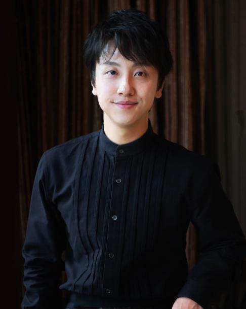 李茶的姑妈卢靖姗同款衣服，如今成了美丽多金的“姑妈”