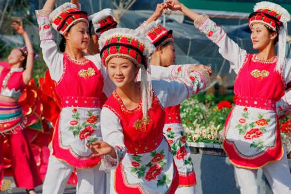 独具特色的白族民族服饰，白族传统民族服装