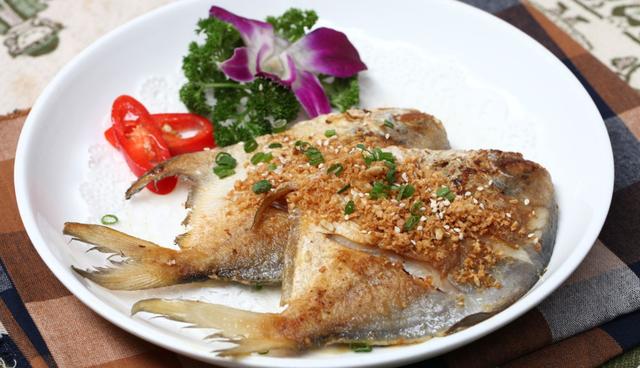 小鲳鱼怎么做好吃，爱吃鱼的一定要收藏（鲳鱼简单又好吃的做法）