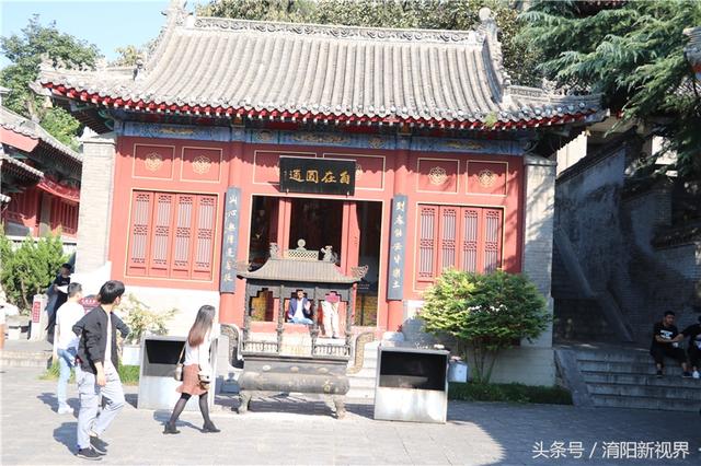 白居易一生的主要成就，白居易不仅是诗人文豪