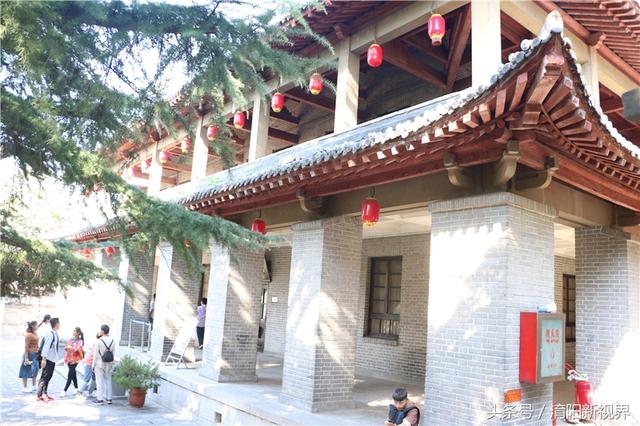 白居易一生的主要成就，白居易不仅是诗人文豪