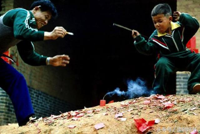 春节放鞭炮的由来，春节放鞭炮的传说来历（中国千年鞭炮史：无鞭炮）