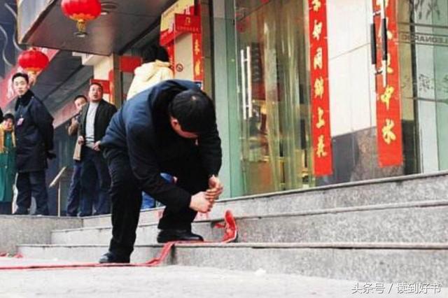 春节放鞭炮的由来，春节放鞭炮的传说来历（中国千年鞭炮史：无鞭炮）