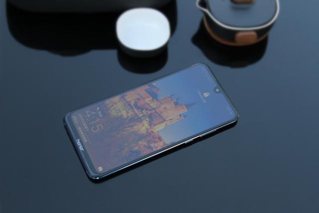 荣耀8xmax，荣耀8xmax缺点和优点（性价比无敌的千元屏霸）