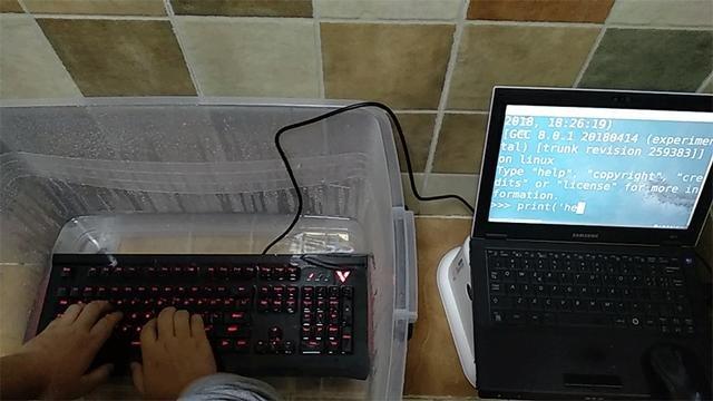 白机械键盘推荐，年末9把千元内机械键盘推荐