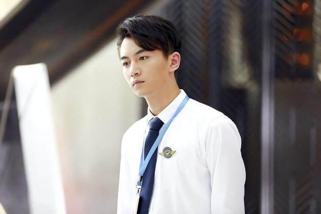 陈晓最新电视剧叫什么，陈晓的最新电视剧有哪些（《人生之路》和《尘封十三载》都登顶第一）