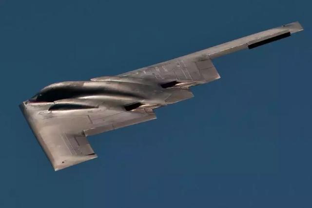 美军研发新轰炸机，我国新型战略轰炸机（美军B-21隐轰正式发布）