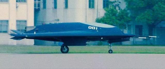 美军研发新轰炸机，我国新型战略轰炸机（美军B-21隐轰正式发布）