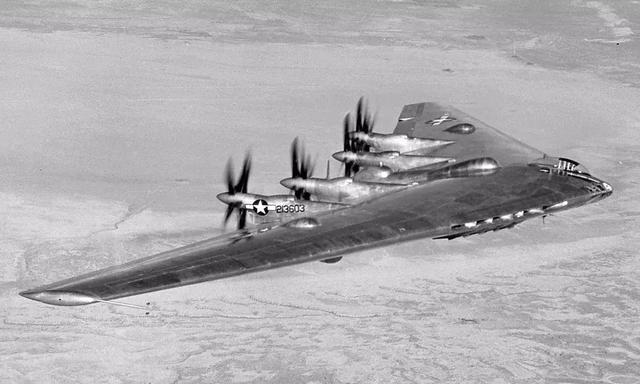 美军研发新轰炸机，我国新型战略轰炸机（美军B-21隐轰正式发布）