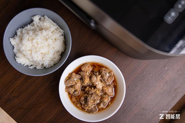 美的电饭煲怎么蒸米饭，美的电饭煲哪个功能是蒸米饭的呢（米饭又亮又白又香）