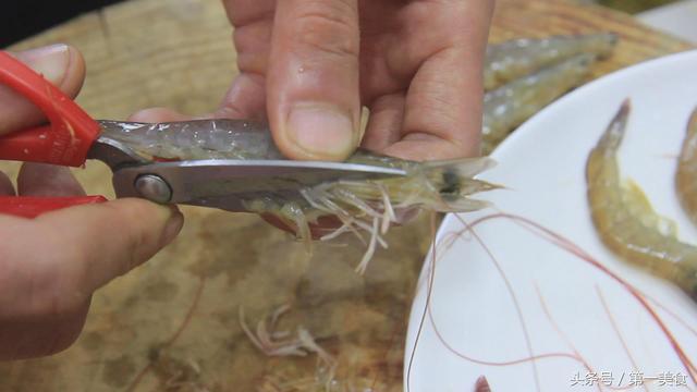 厨师长教你煮干煸大虾，厨师长分享油焖大虾的家常做法