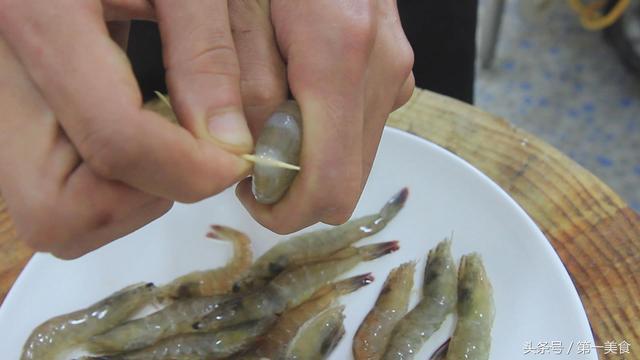 厨师长教你煮干煸大虾，厨师长分享油焖大虾的家常做法