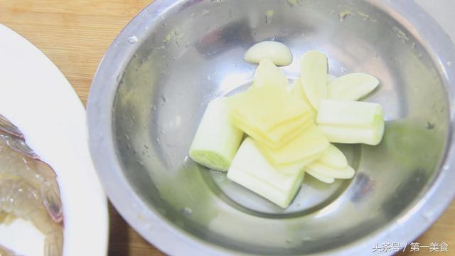 厨师长教你煮干煸大虾，厨师长分享油焖大虾的家常做法