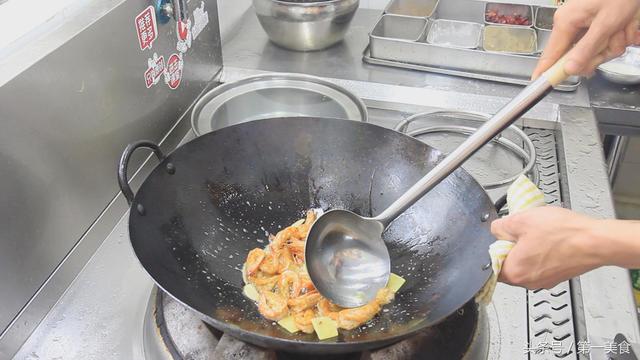 厨师长教你煮干煸大虾，厨师长分享油焖大虾的家常做法