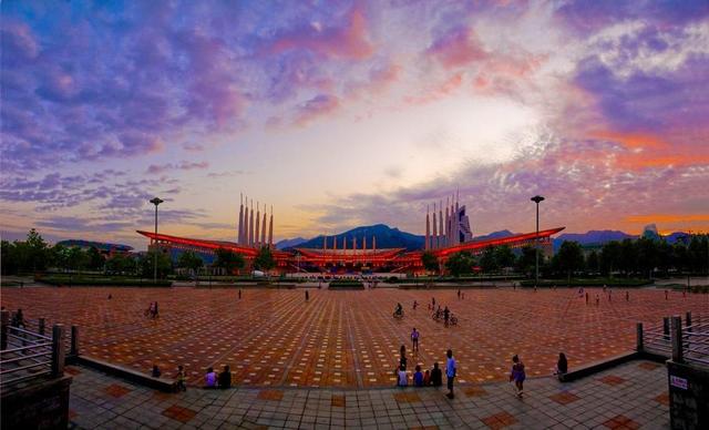 山东各地级市介绍，山东省十六地市面积和人口排名