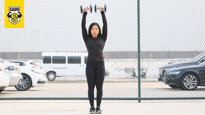 这几个动作让你的肩恢复挺拔，肩窄溜肩怎么改善