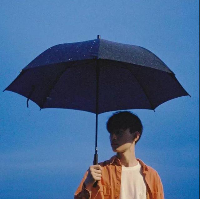 微信背景图壁纸帅气，帅气的裤子不管搭配什么鞋