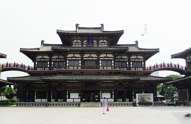 西安四月秦岭西寺沟紫荆花海，有山有水有你有我有爱