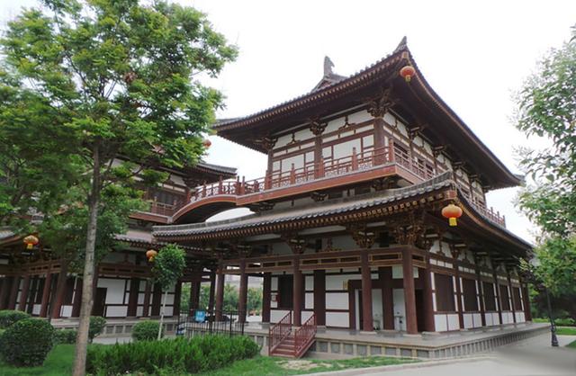 西安四月秦岭西寺沟紫荆花海，有山有水有你有我有爱