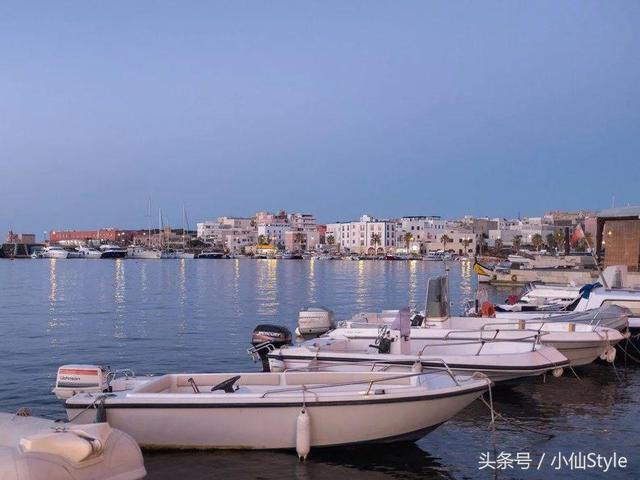 乔治阿玛尼女装，亚曼尼和乔治阿玛尼什么关系