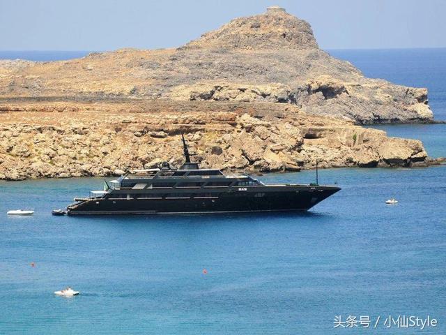 乔治阿玛尼女装，亚曼尼和乔治阿玛尼什么关系