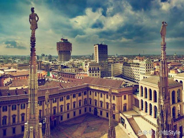 乔治阿玛尼女装，亚曼尼和乔治阿玛尼什么关系