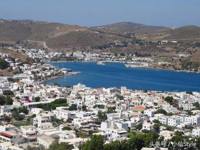 乔治阿玛尼女装，亚曼尼和乔治阿玛尼什么关系